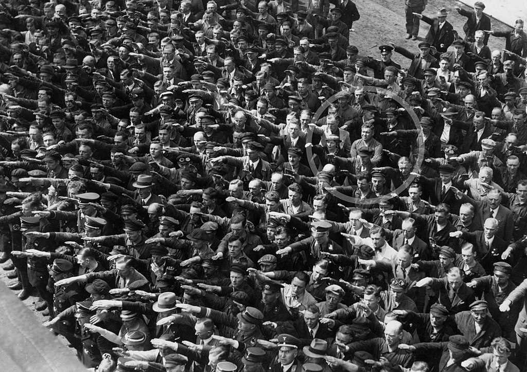 1024px-August-Landmesser-Almanya-1936.jpg