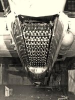 Батарея из 88 ППШ в бомболюке Ту-2С 1945.jpg