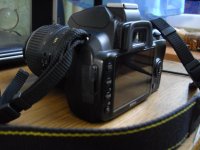 3-prodayu-zerkalnyij-fotoapparat-nikon-d3000-nikkor.JPG