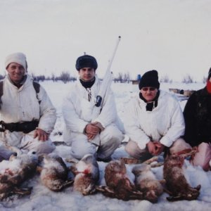 память о друге который в этом году ушел в край вечной охоты . он третий слева.