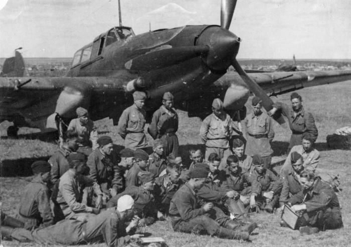 Летный состав перед боем. |Фото: cccp2.mirtesen.ru.