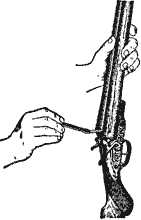 Проверка плотности прилегания казенного обреза стволов к щиту колодки